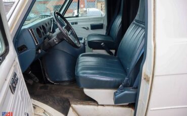 G30-chevy-van-1991-white-4