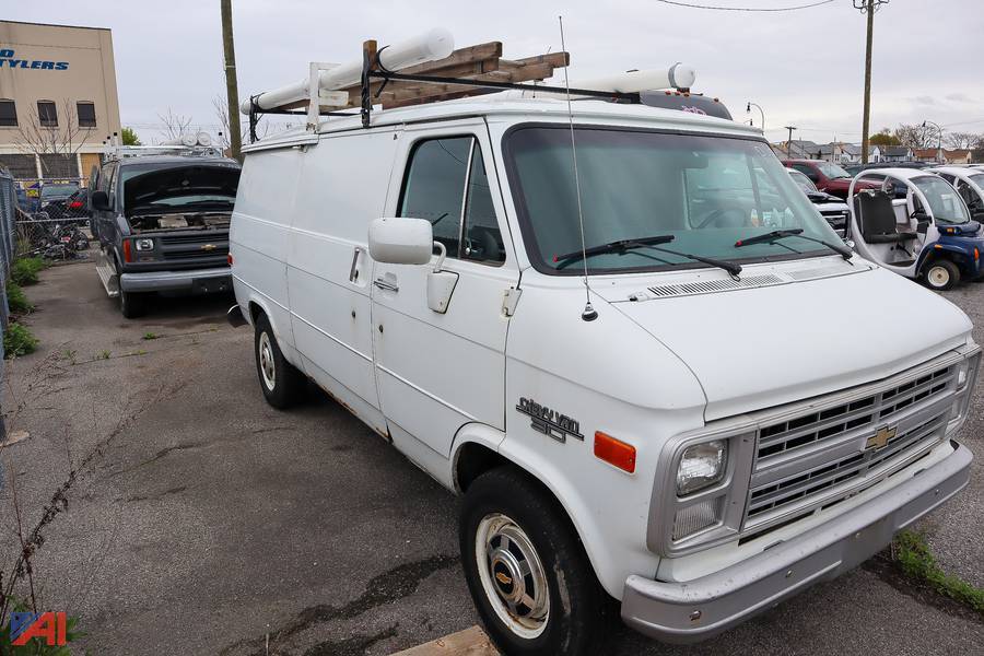 G30-chevy-van-1991-white-7