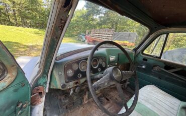 GMC-250-1954-Flatbed-with-hoist-2