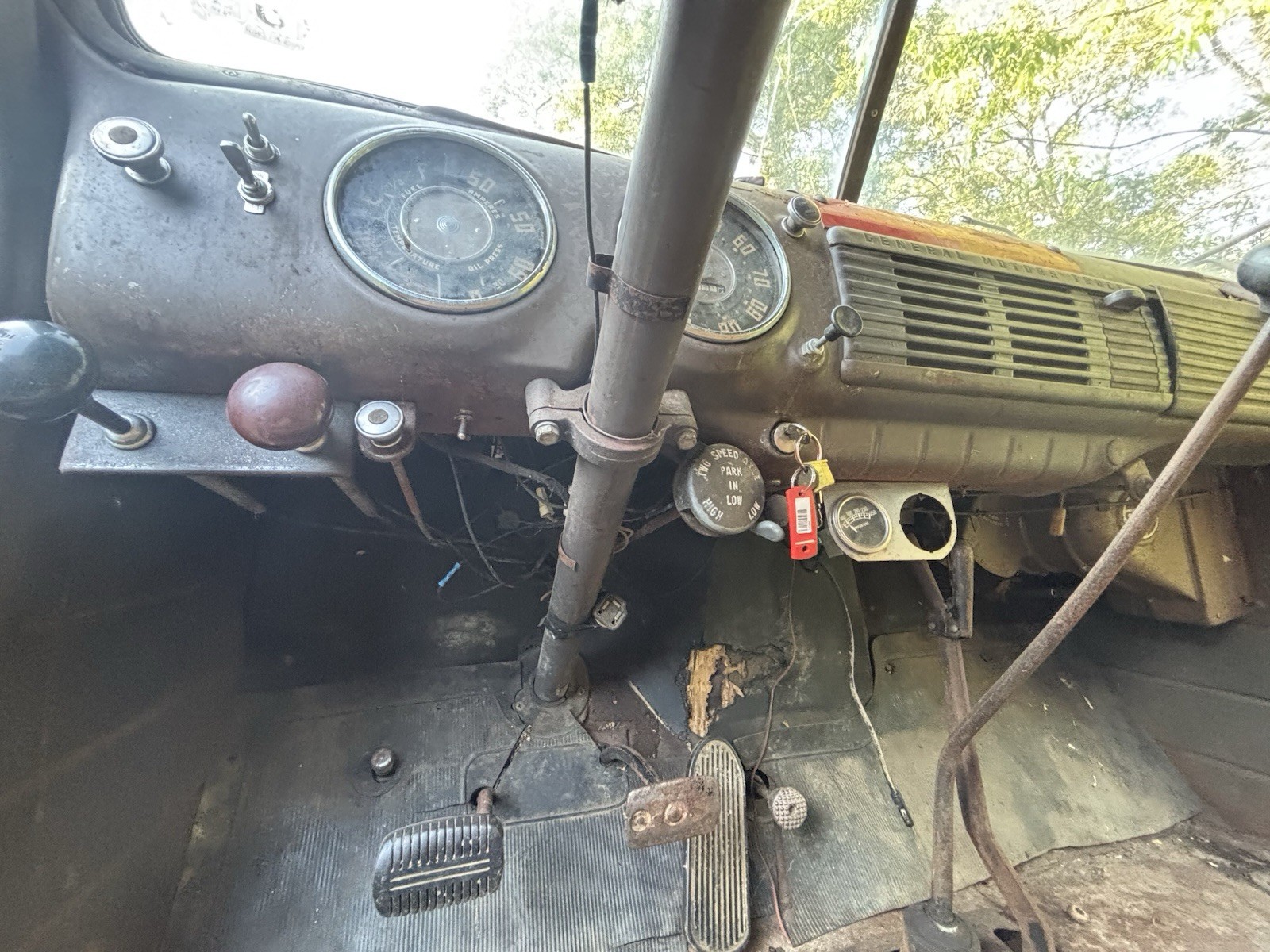 GMC-350-1953-Flatbed-grain-truck-5