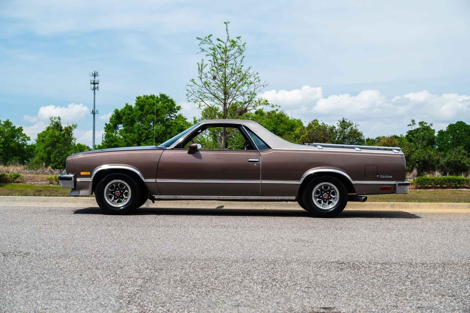 GMC-Caballero-1984-2-Door-1