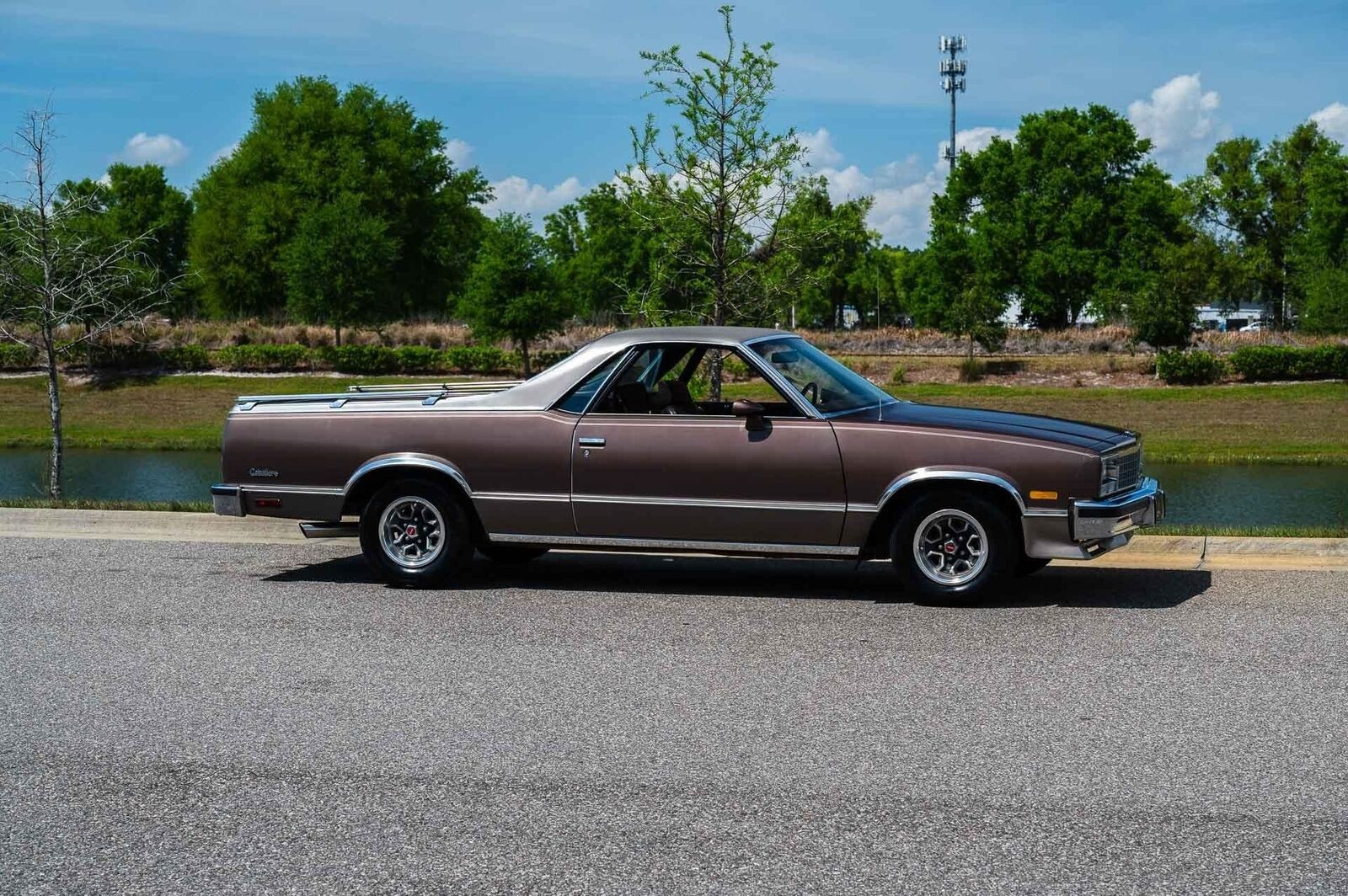 GMC-Caballero-1984-2-Door-37