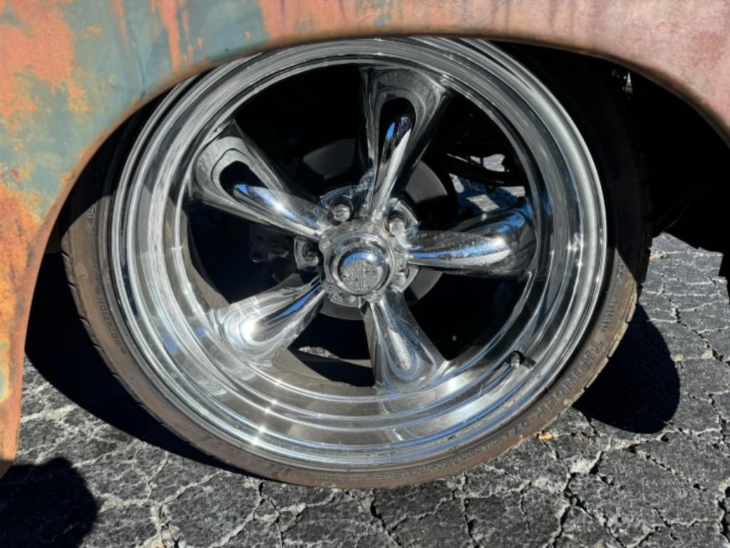 GMC-Pickup-resto-mod-frame-off-build-patina-crate-350-1950-20