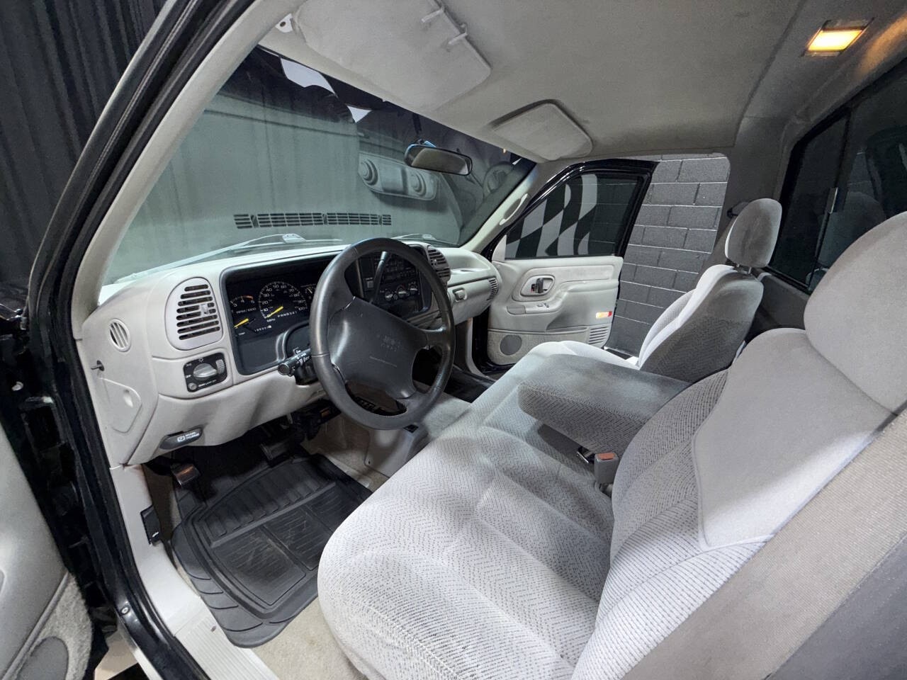 GMC-Sierra-1500-1995-Pickup-Truck-18