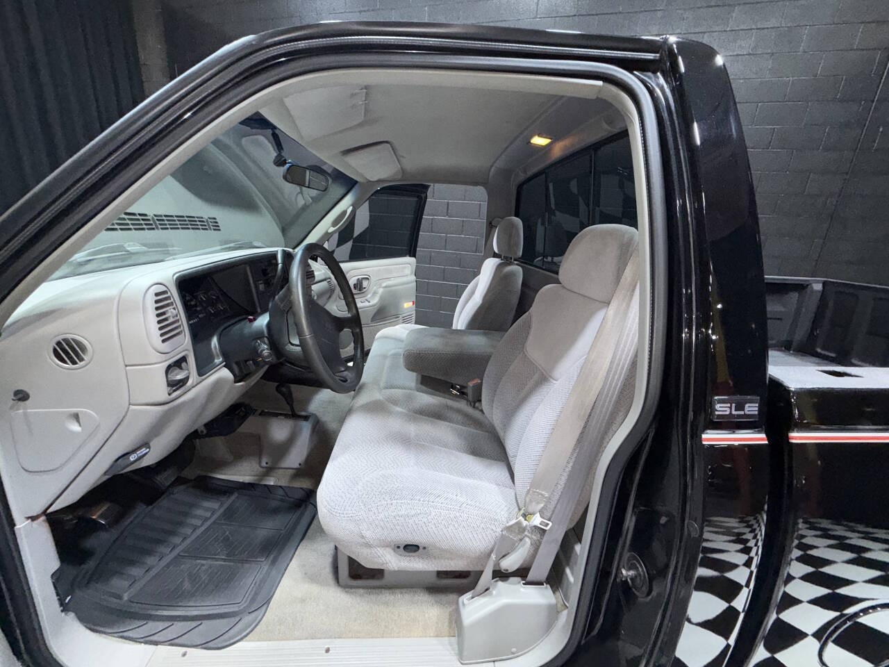 GMC-Sierra-1500-1995-Pickup-Truck-19