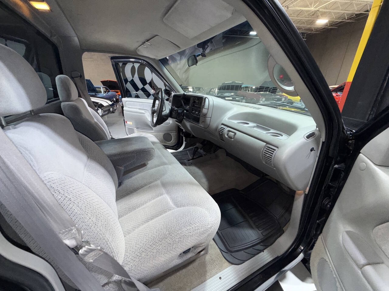 GMC-Sierra-1500-1995-Pickup-Truck-26