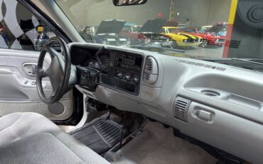 GMC-Sierra-1500-1995-Pickup-Truck-28