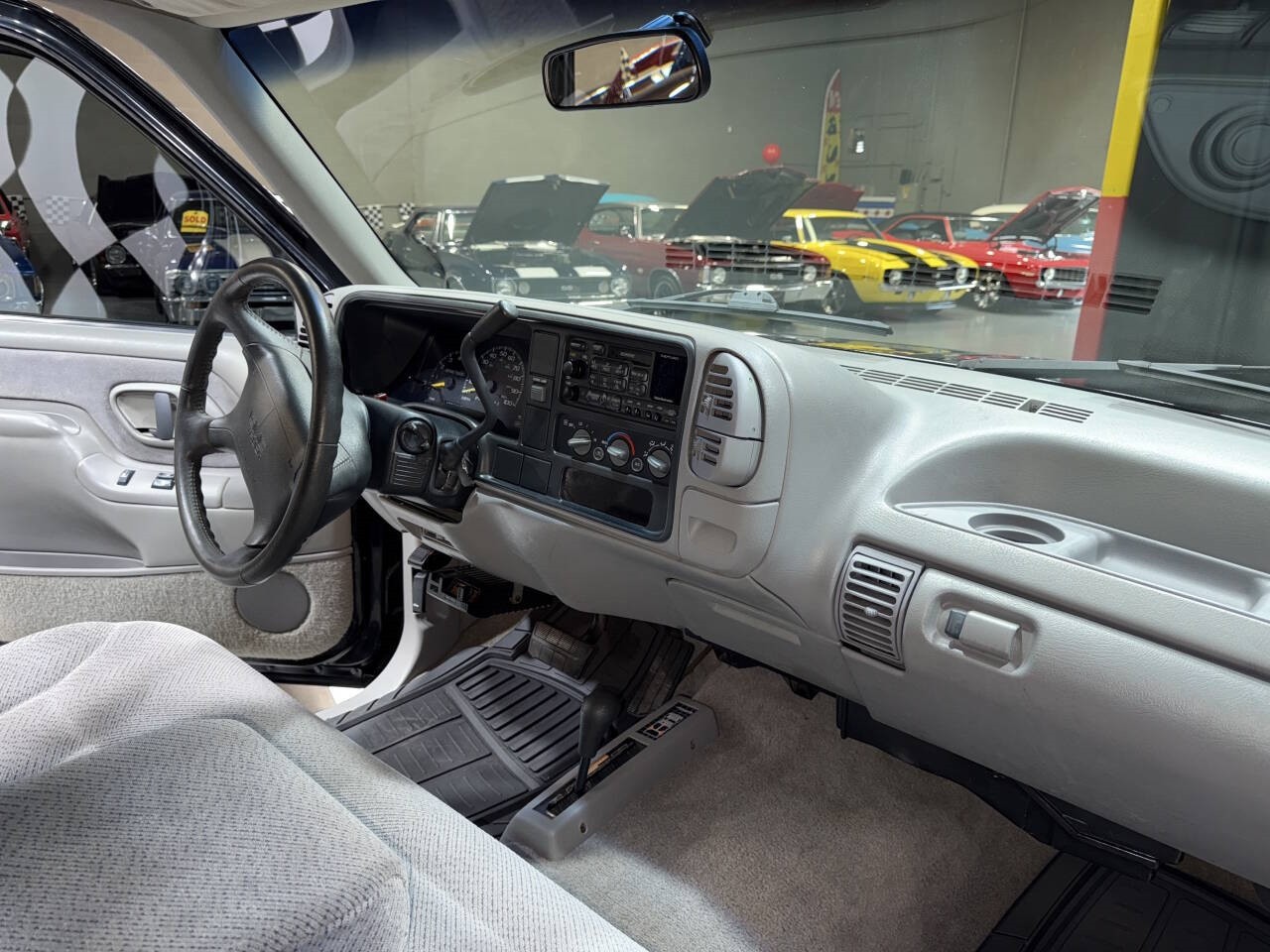GMC-Sierra-1500-1995-Pickup-Truck-28