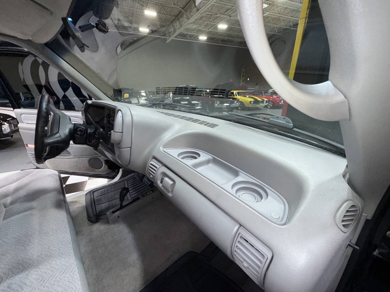 GMC-Sierra-1500-1995-Pickup-Truck-30