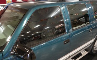 GMC-Suburban-1500-4x4-1993-SUV-38