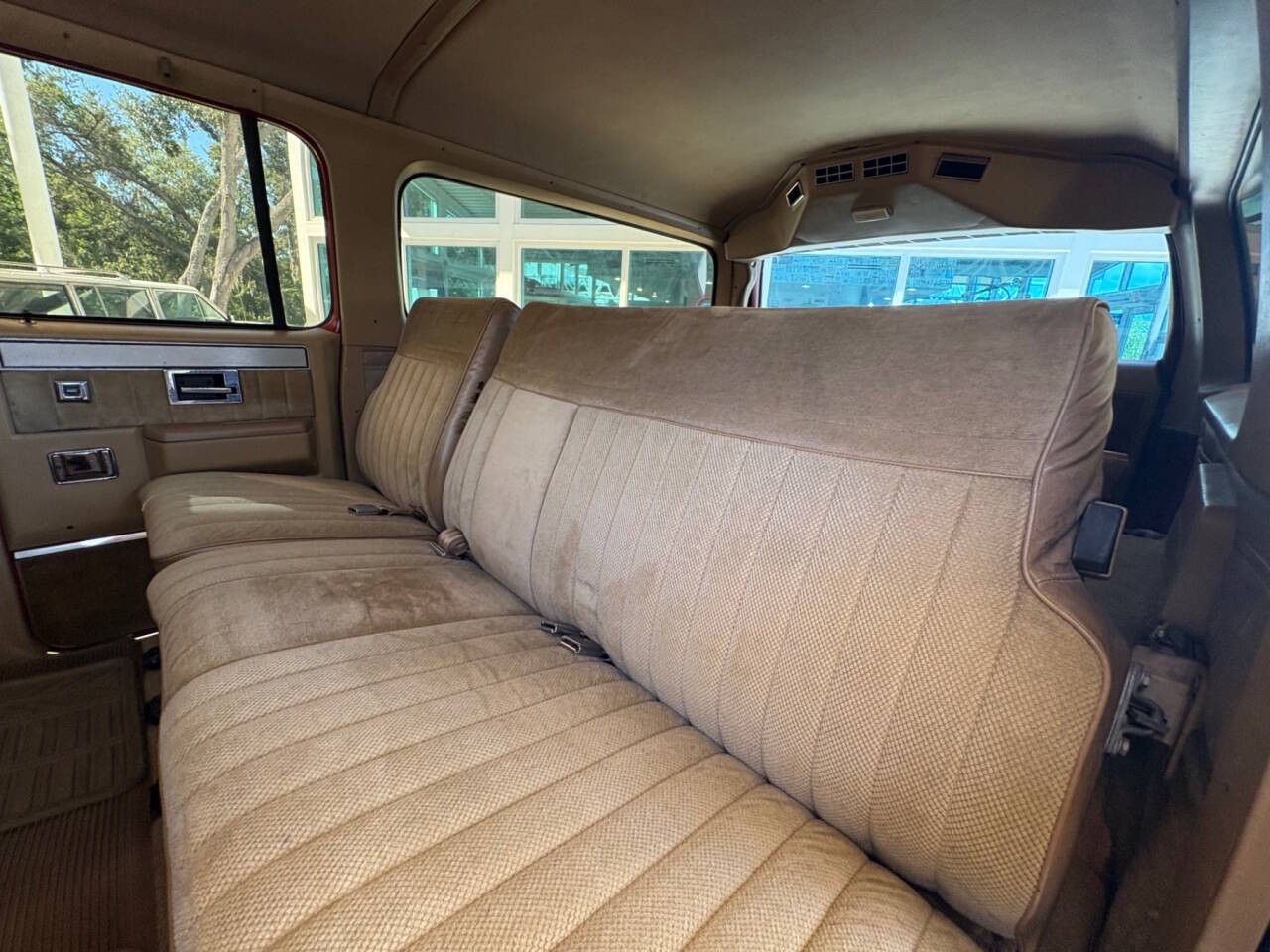 GMC-Suburban-1986-SUV-27