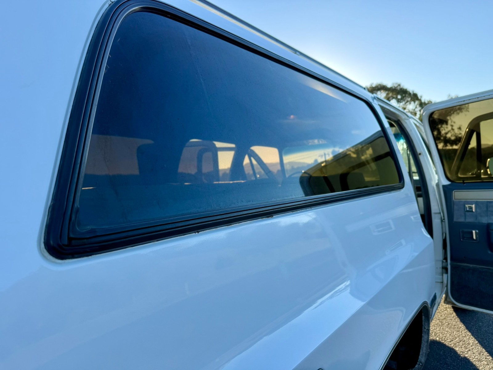 GMC-Suburban-1987-SUV-13