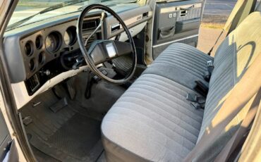 GMC-Suburban-1987-SUV-23