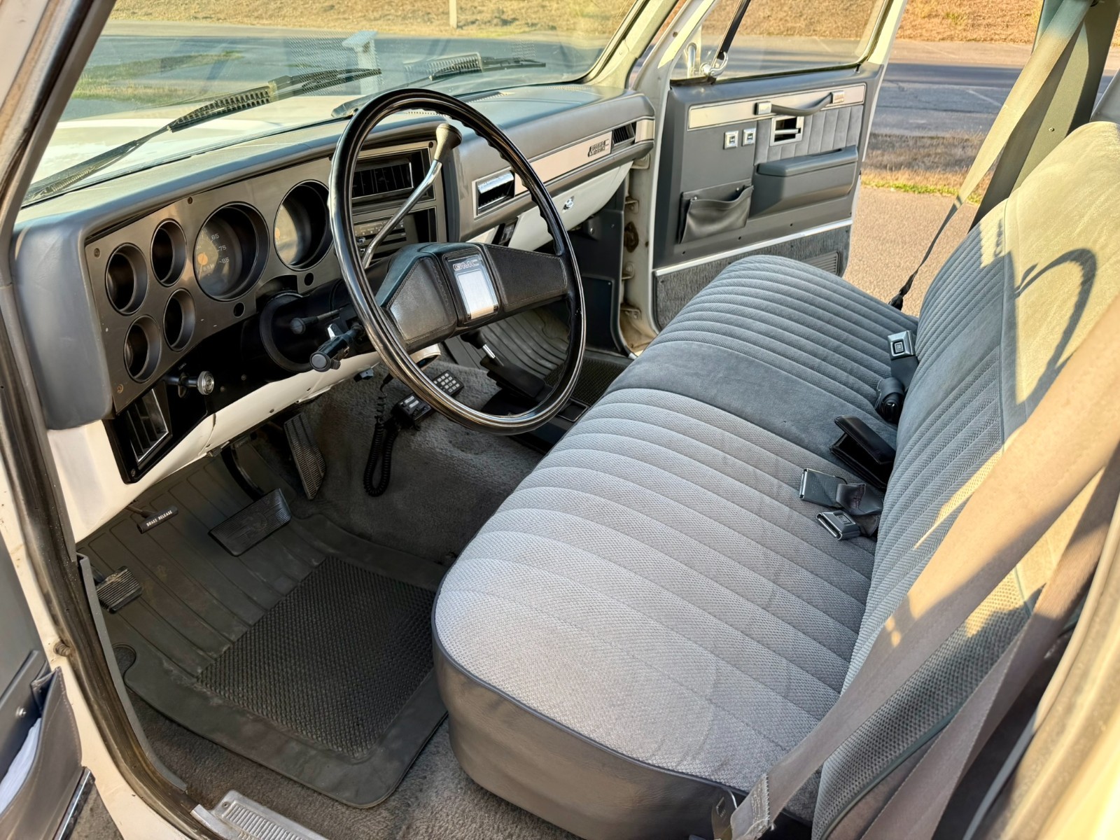 GMC-Suburban-1987-SUV-23