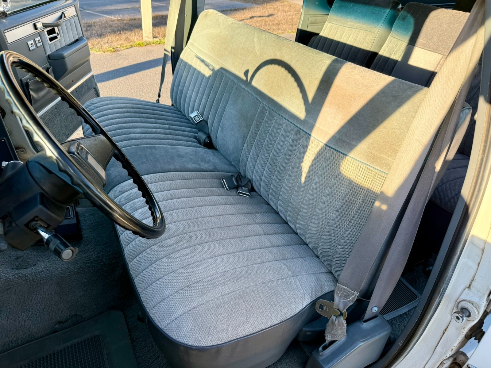 GMC-Suburban-1987-SUV-24