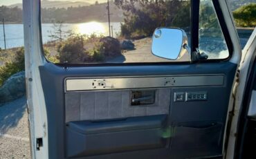 GMC-Suburban-1987-SUV-27