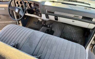 GMC-Suburban-1987-SUV-29
