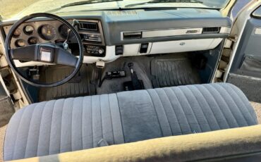 GMC-Suburban-1987-SUV-30