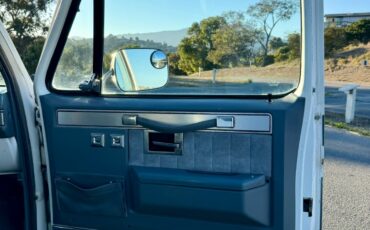 GMC-Suburban-1987-SUV-31