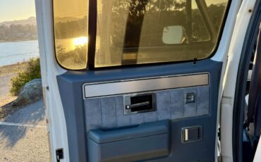 GMC-Suburban-1987-SUV-32