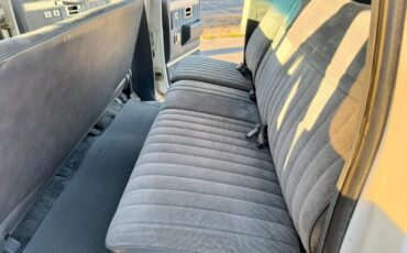 GMC-Suburban-1987-SUV-33