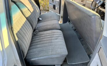 GMC-Suburban-1987-SUV-35