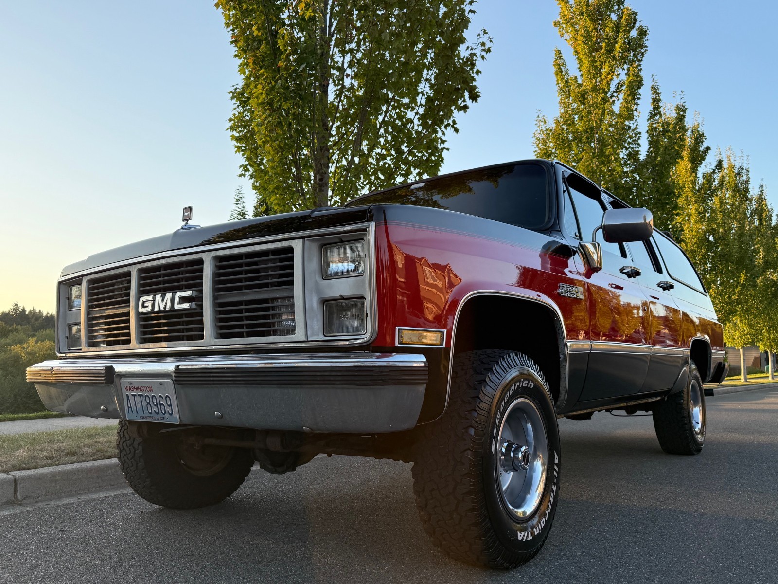 GMC-Suburban-1988-SUV-10