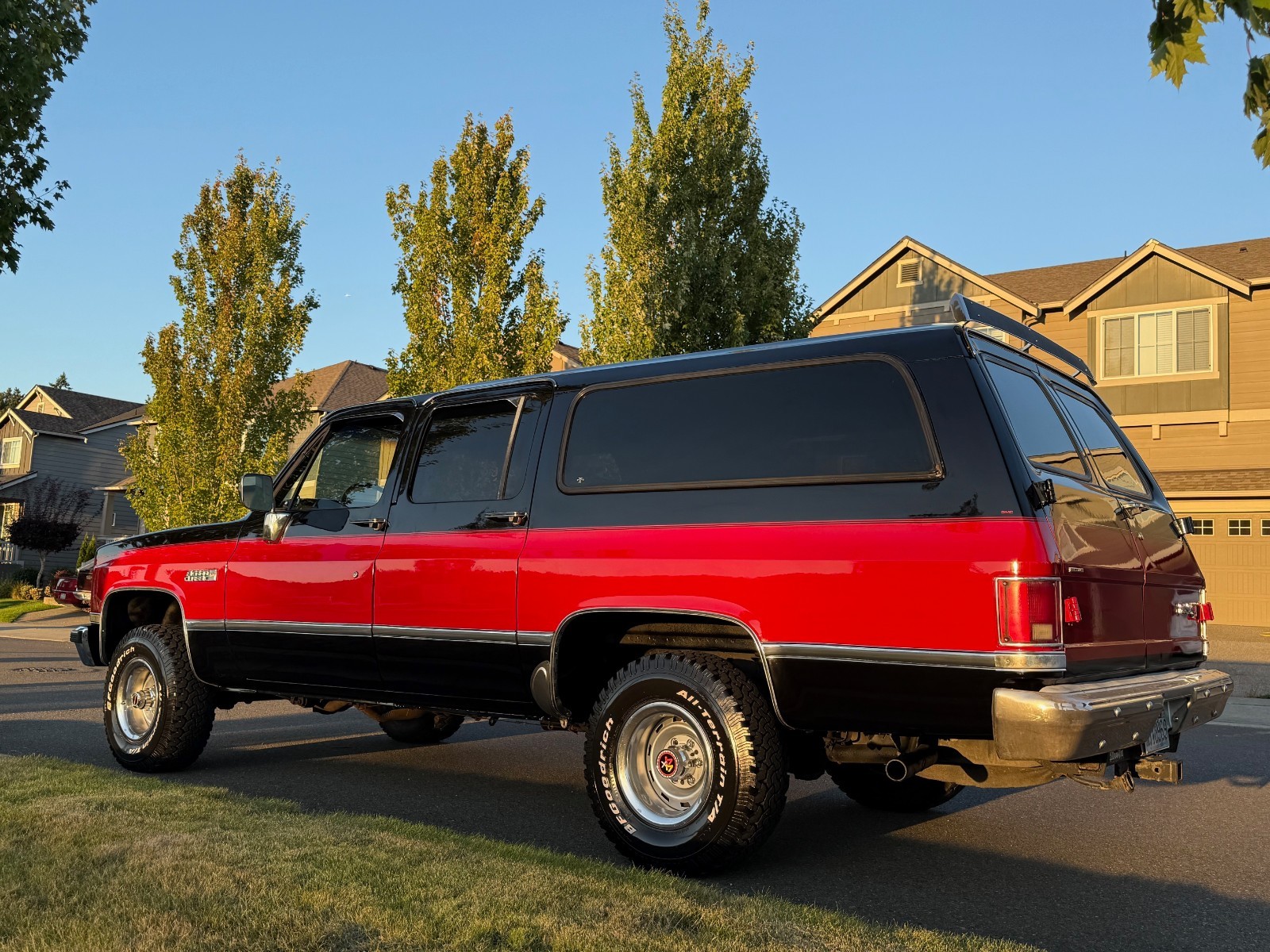 GMC-Suburban-1988-SUV-12