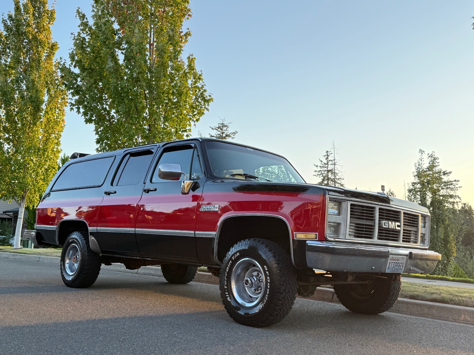 GMC-Suburban-1988-SUV-14