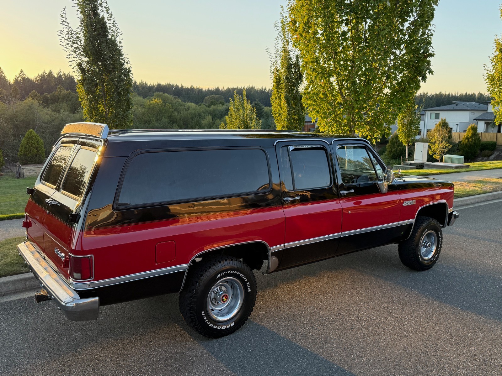 GMC-Suburban-1988-SUV-16
