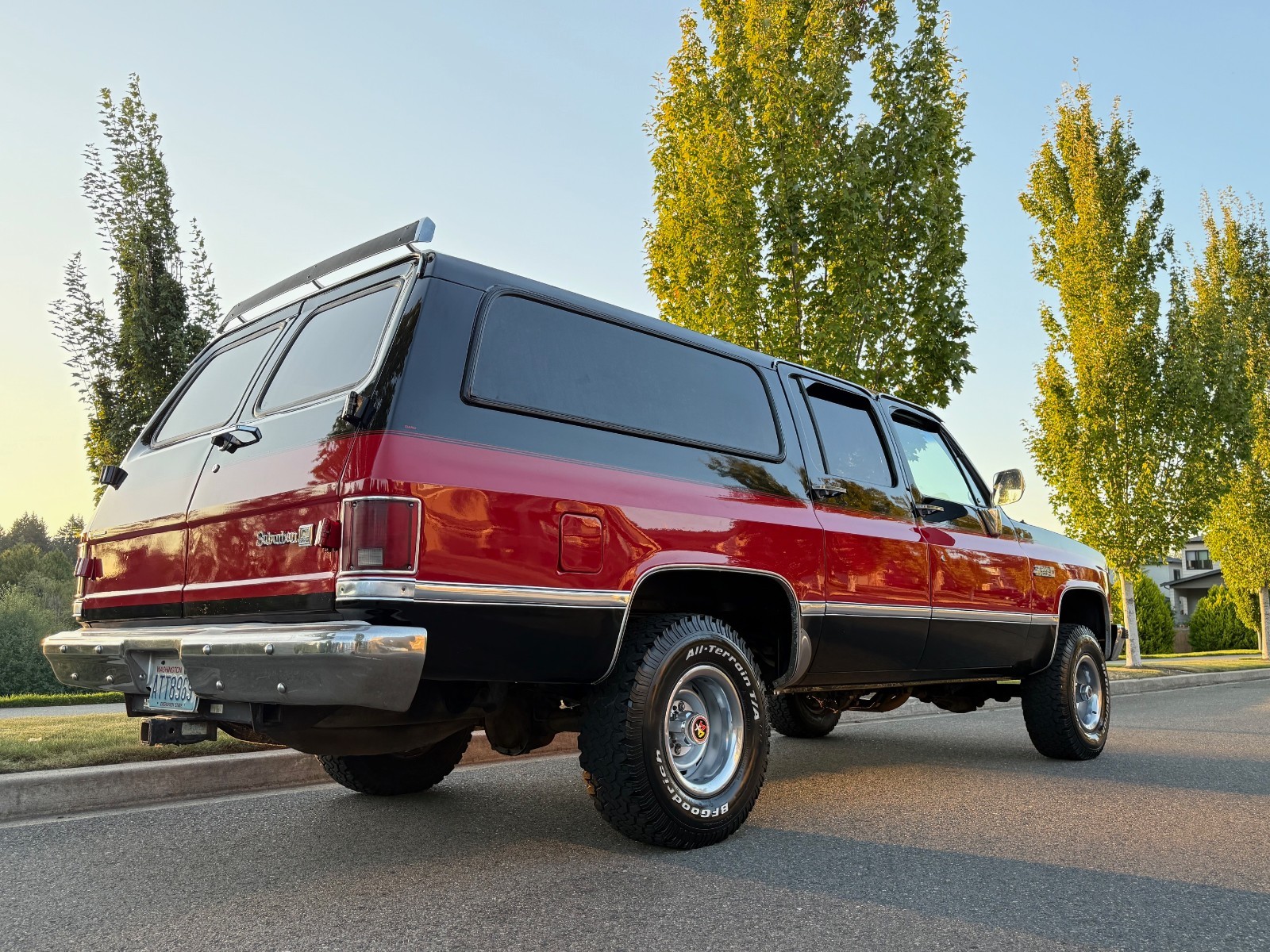 GMC-Suburban-1988-SUV-17