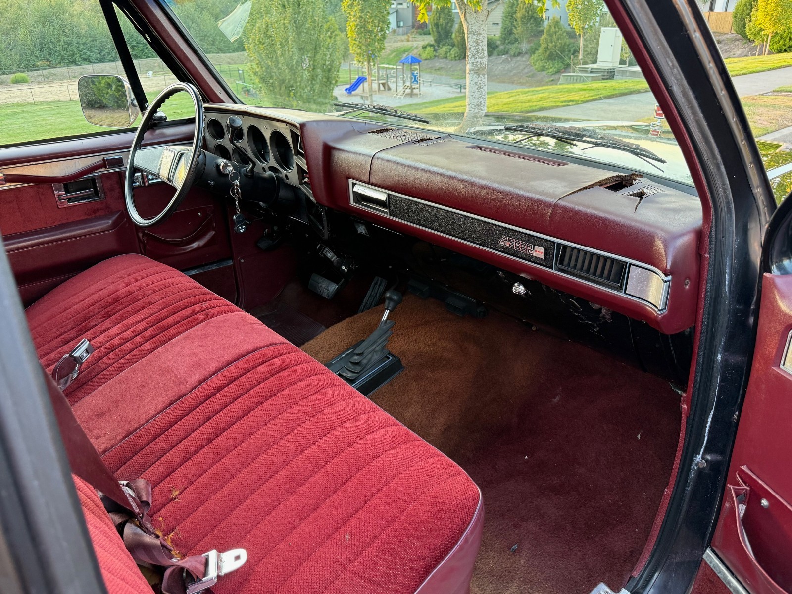 GMC-Suburban-1988-SUV-24