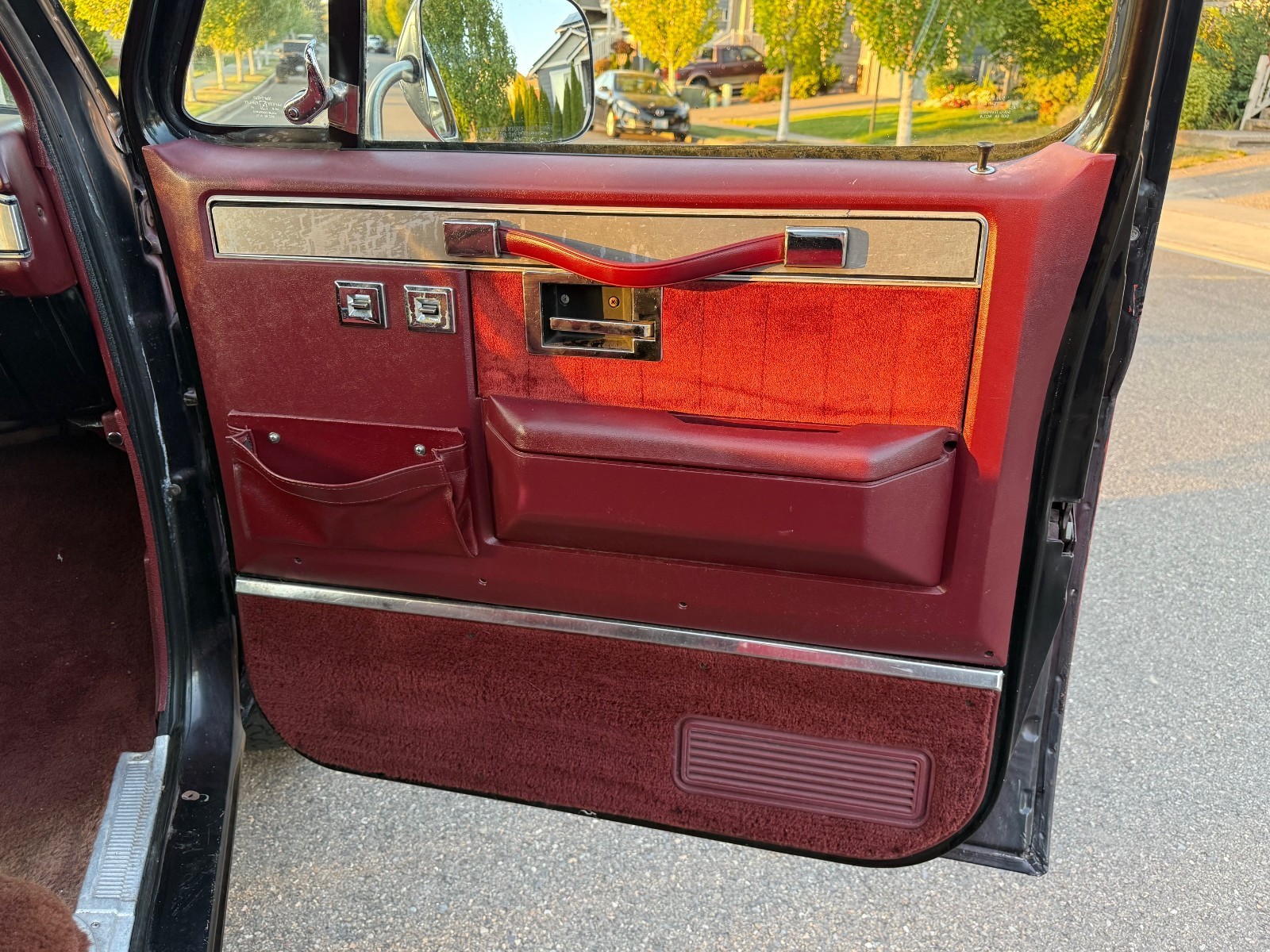 GMC-Suburban-1988-SUV-26