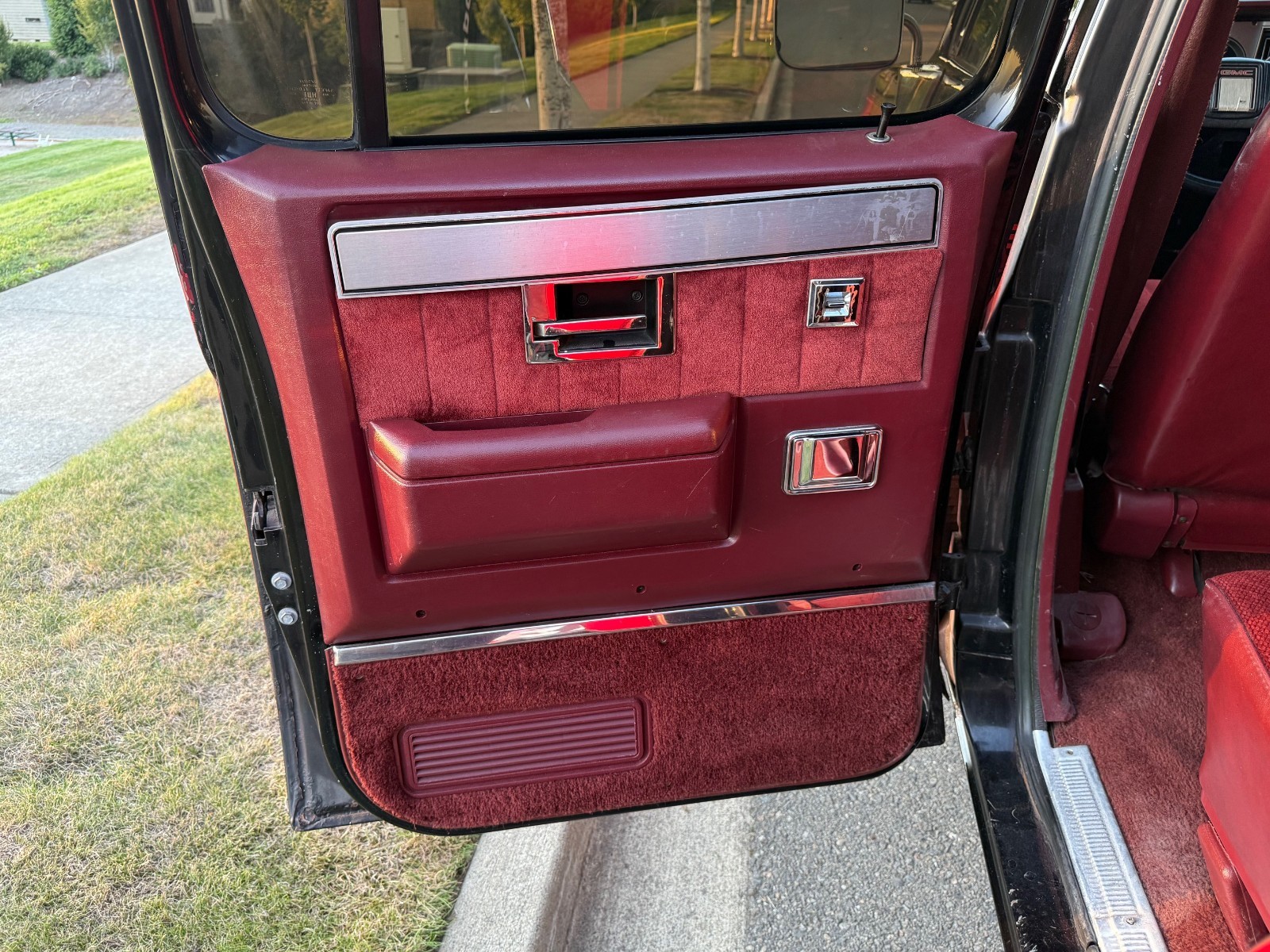 GMC-Suburban-1988-SUV-29
