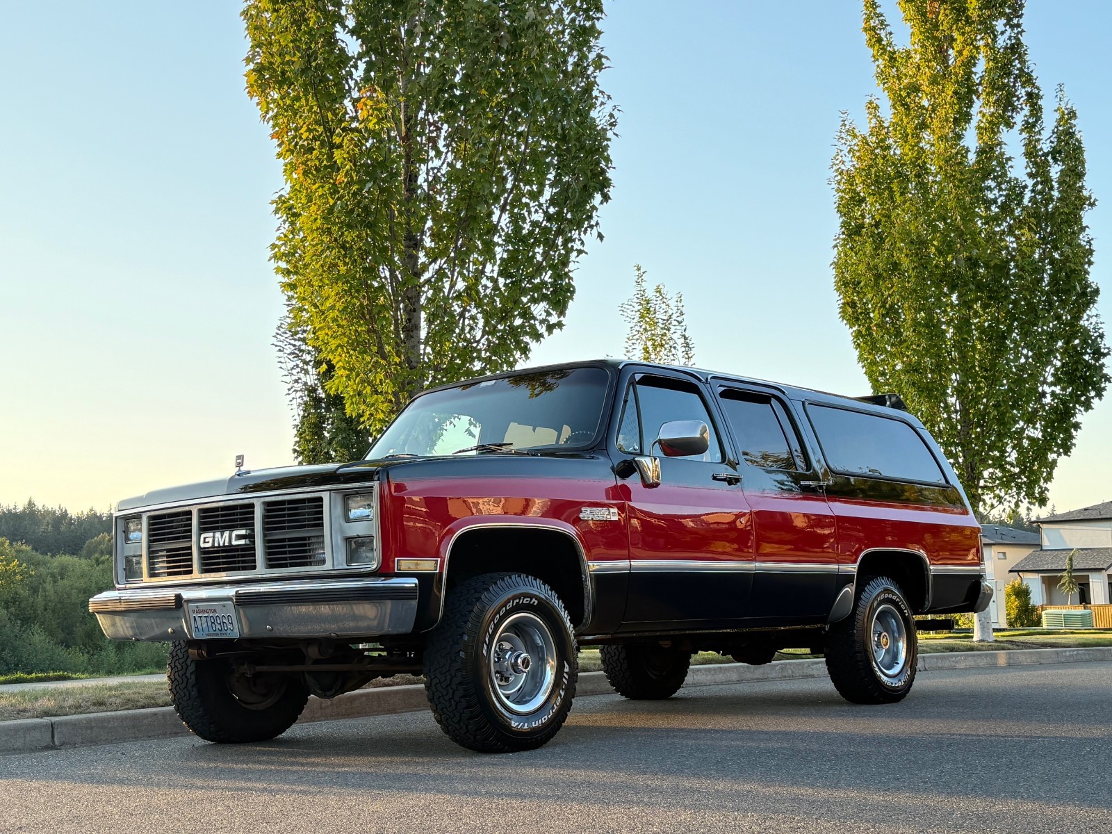 GMC-Suburban-1988-SUV