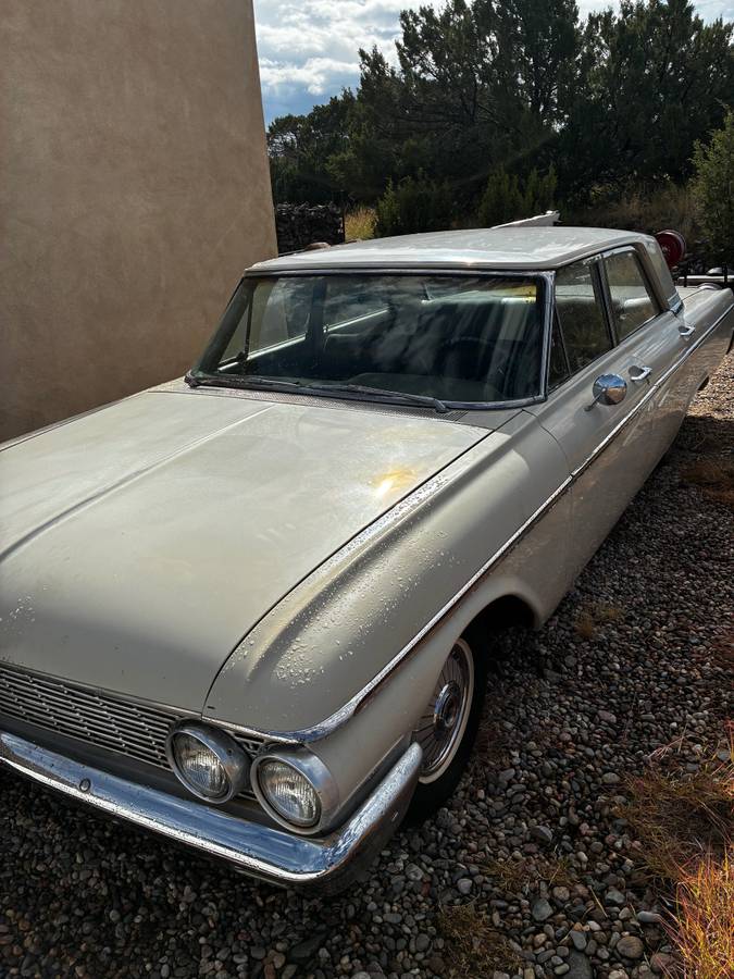 Galaxie-four-door-1962-2