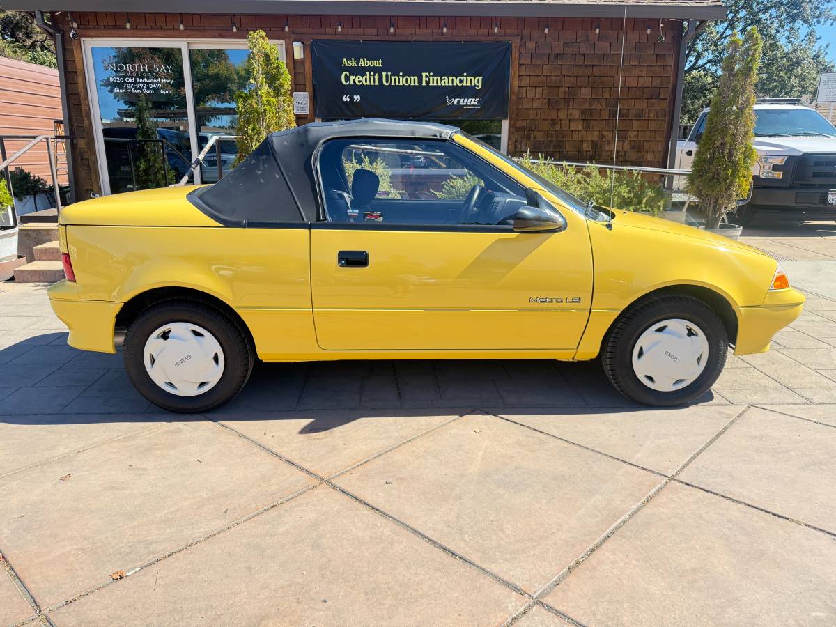 Geo-metro-convertible-1991-yellow-10