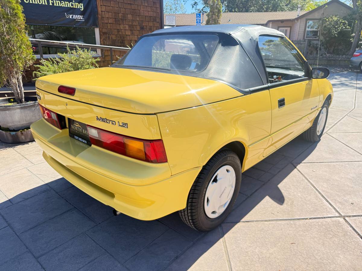 Geo-metro-convertible-1991-yellow-12