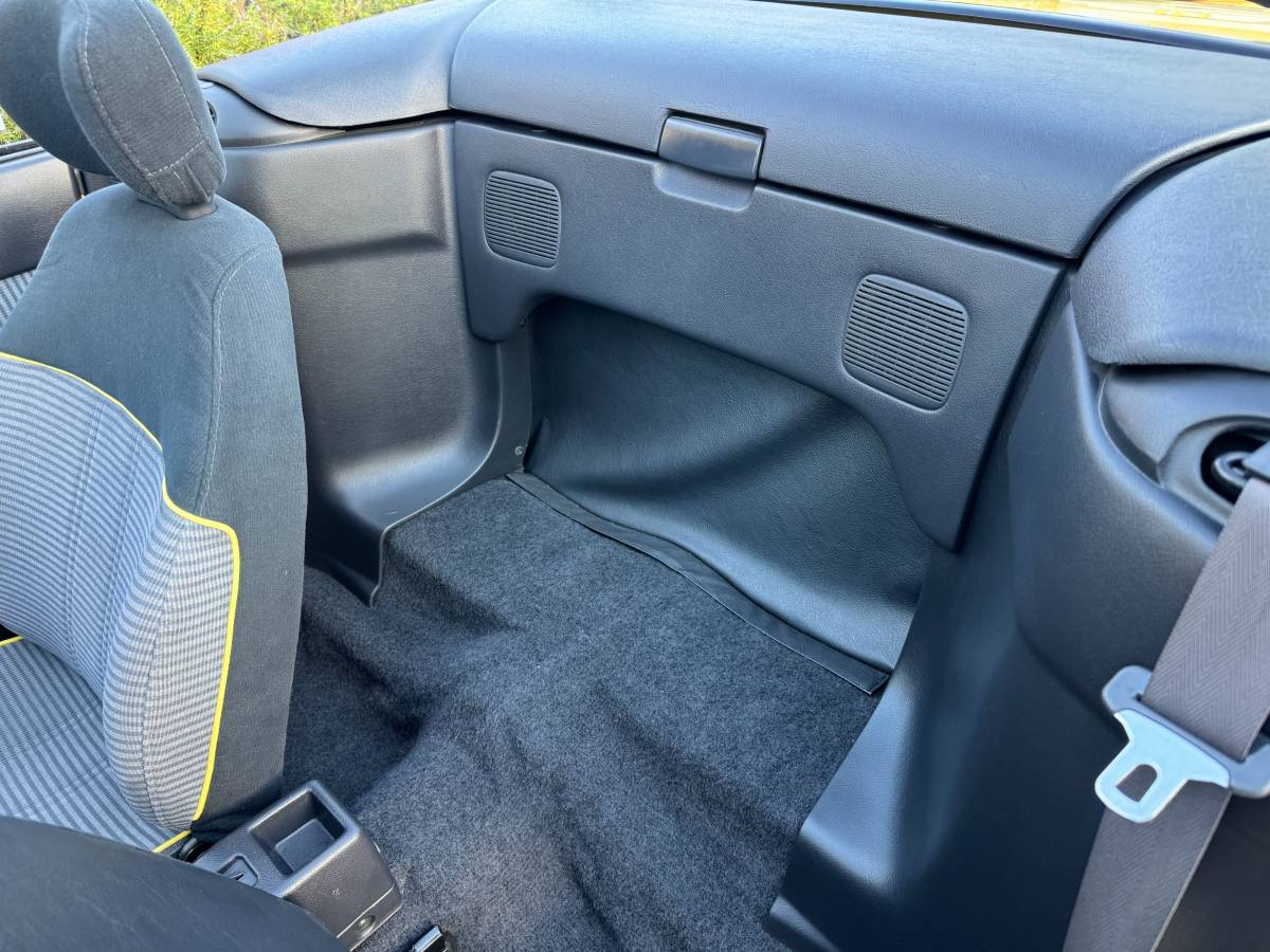 Geo-metro-convertible-1991-yellow-19