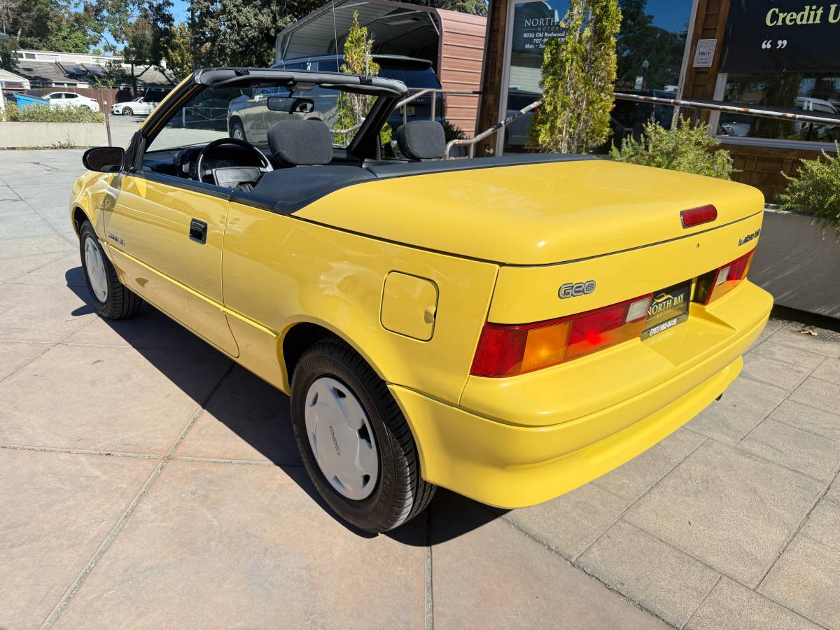 Geo-metro-convertible-1991-yellow-30