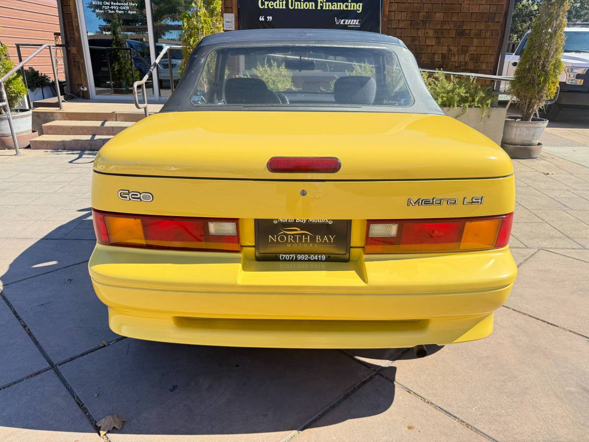 Geo-metro-convertible-1991-yellow-35