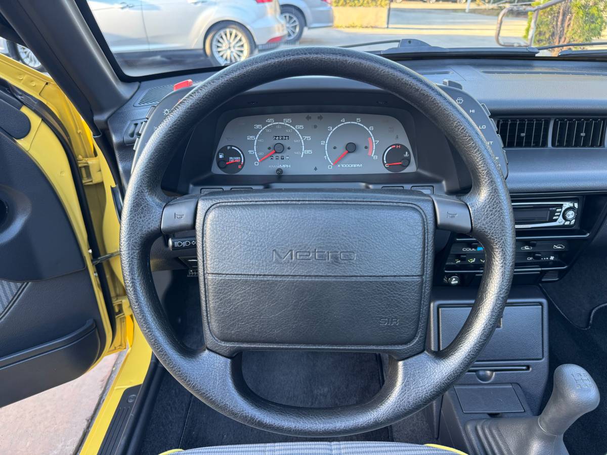 Geo-metro-convertible-1991-yellow-39