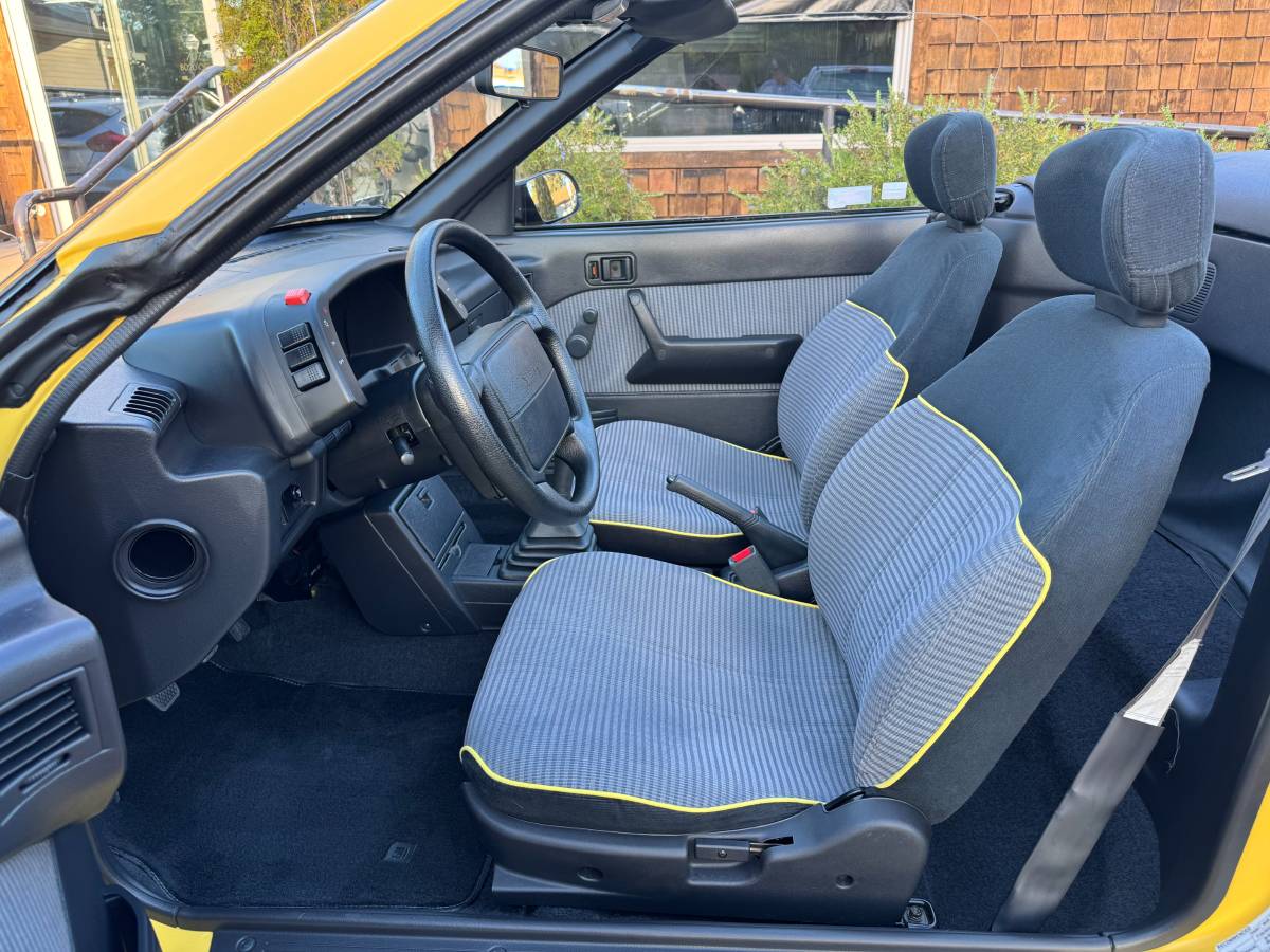 Geo-metro-convertible-1991-yellow-41