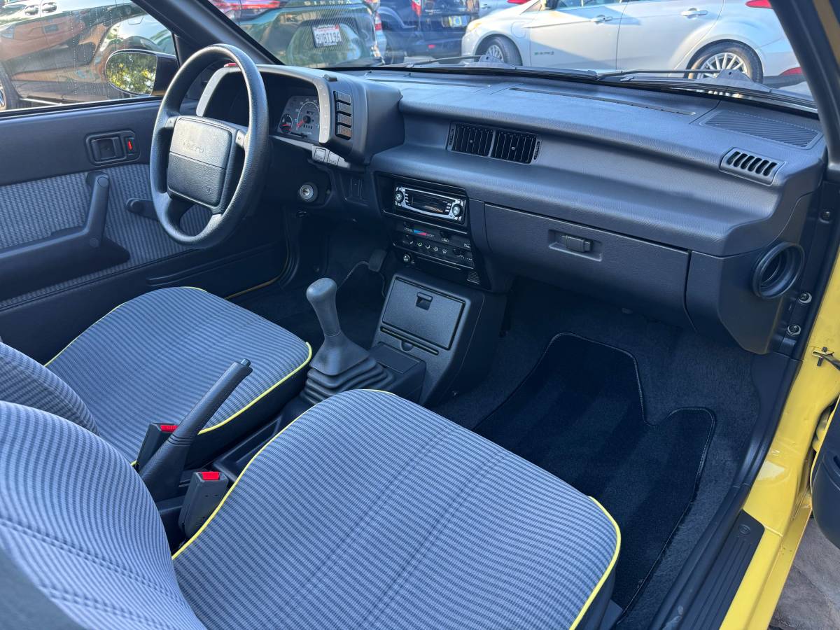 Geo-metro-convertible-1991-yellow-42