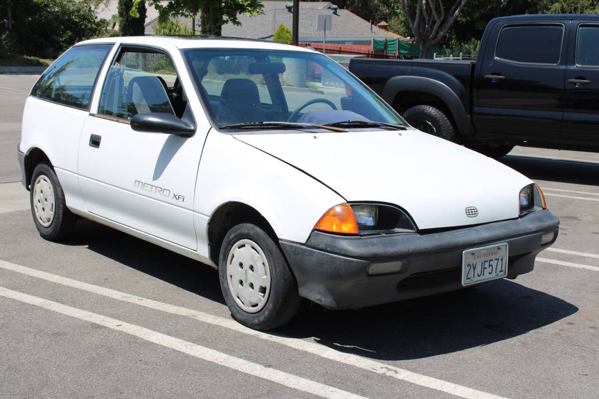 Geo-metro-xfi-1991-white-1
