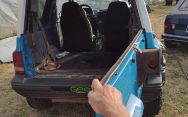 Geo-tracker-1991-blue