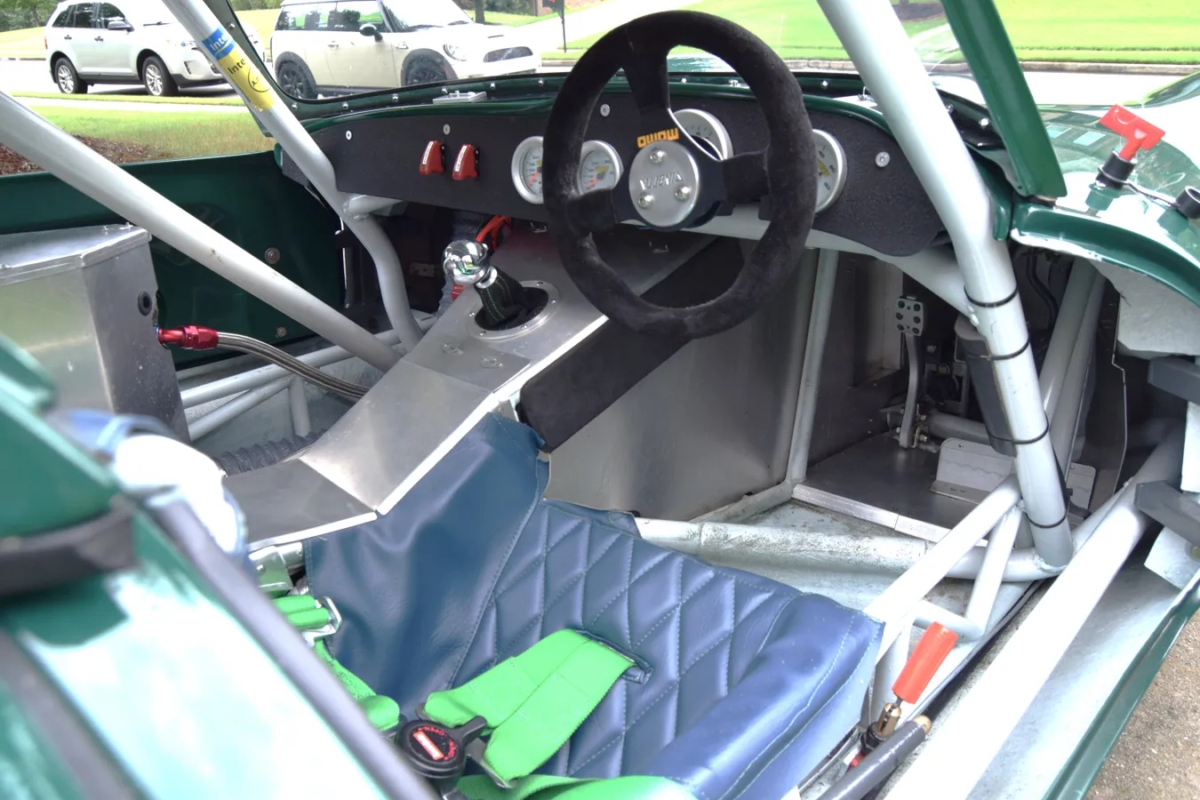 Ginetta-G4-1964-Brg-Brushed-Aluminum-Blue-Upholstery-3