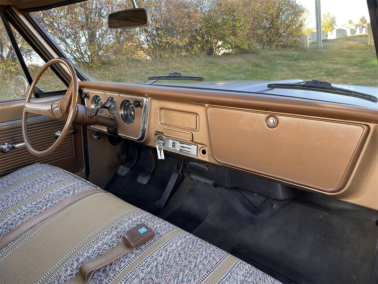 Gmc-12-ton-pickup-1969-SADDLE-SADDLE-10