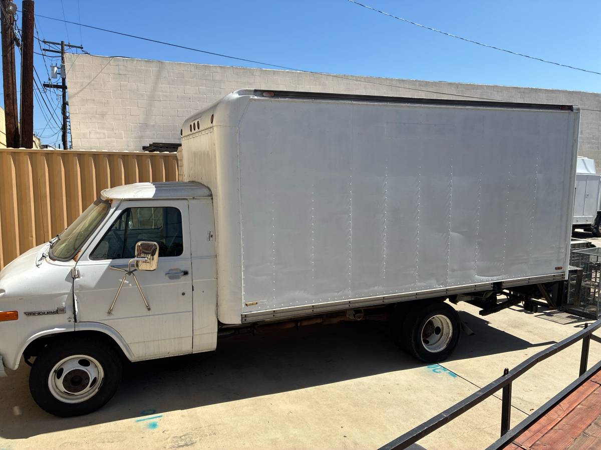 Gmc-1994-white-3