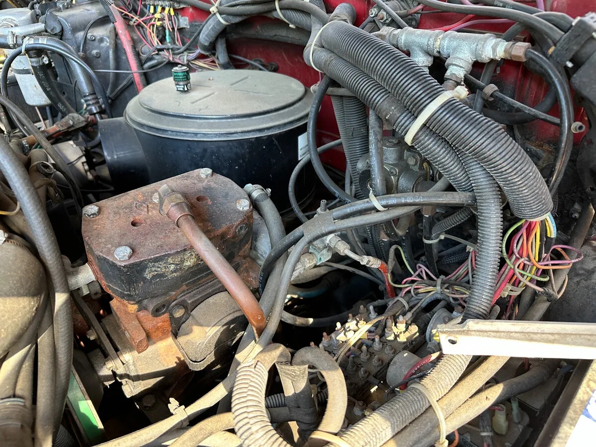 Gmc-7500-1986-Red-Black-13